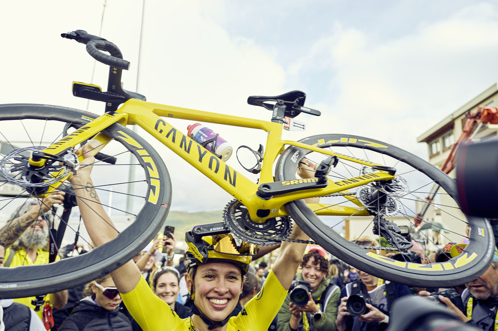 KASIA NIEWIADOMA CLAIMS CLOSEST TOUR DE FRANCE (FEMMES AVEC ZWIFT